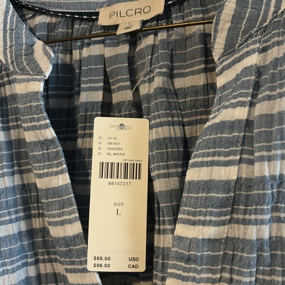 Anthropologie women’s large adorable blouse blue and white. - Picture 5 of 6